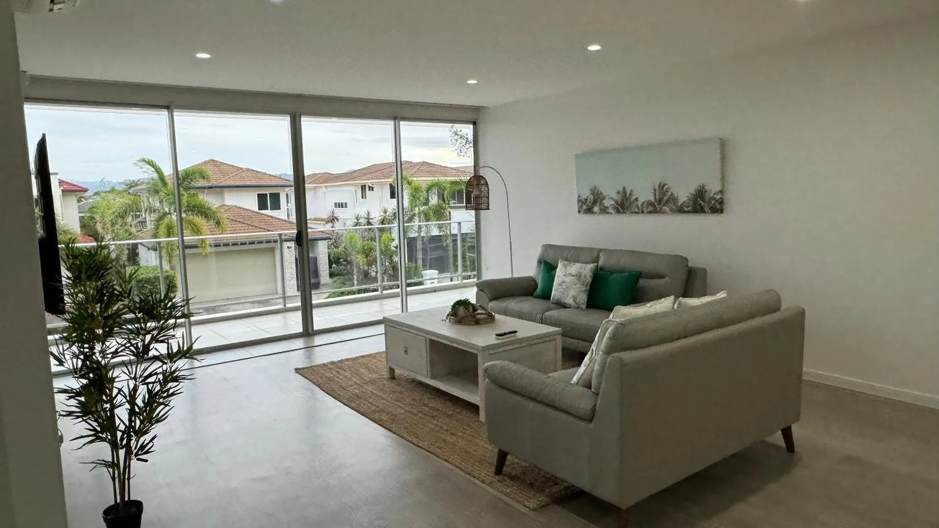 Luxury Spacious Apartment Gold Coast